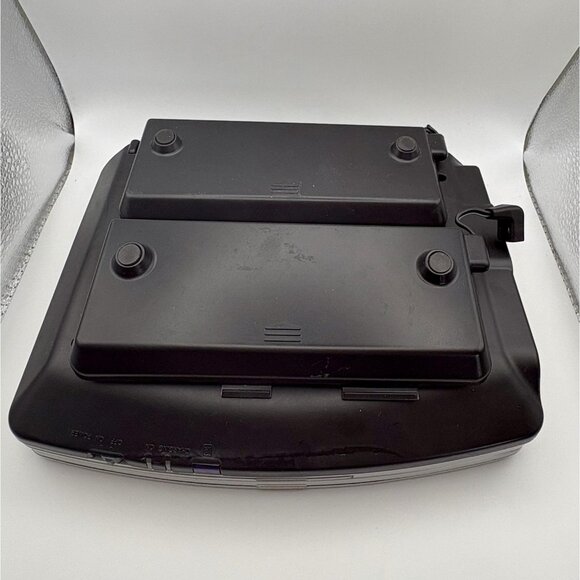 Venturer PVS 1262 Portable DVD Player – 2005 Silver 7" LCD w/ Battery – Powers O - Picture 9 of 9